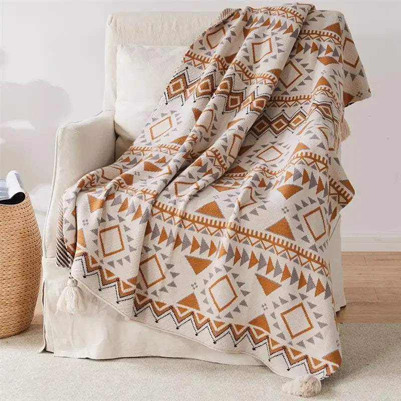 Plaid tricoté style bohème motifs géométriques avec pompons