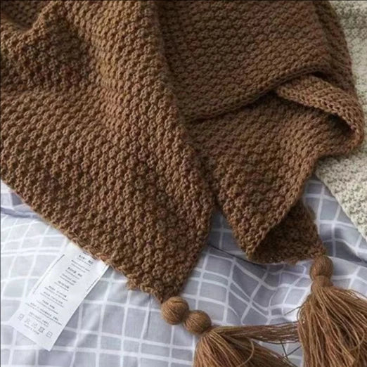 Plaid grosse maille gaufrée avec pompons style nordique