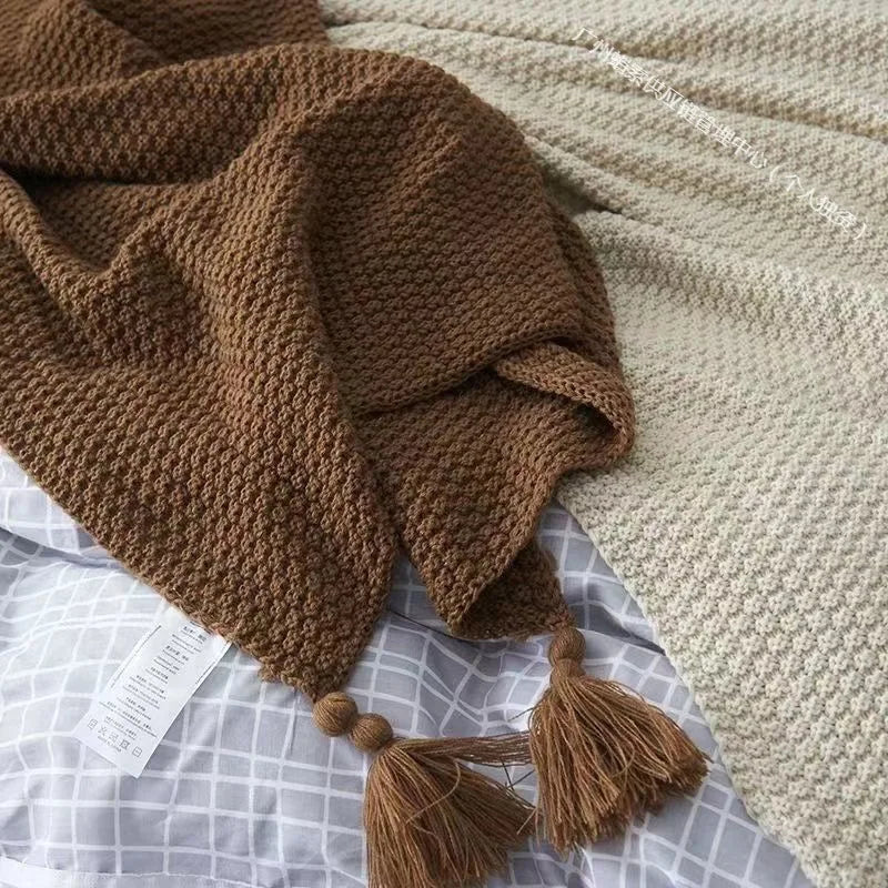 Plaid grosse maille gaufrée style nordique avec pompons