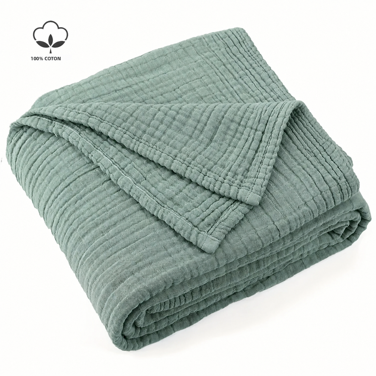 Plaid vert sauge en coton mousseline plié sur fond blanc